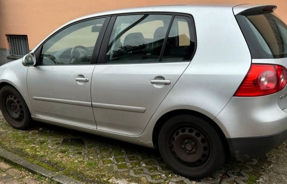 Golf 5 Baujahr 2004-Silber-5 Türer-Fahrerseite Türen-Reifen