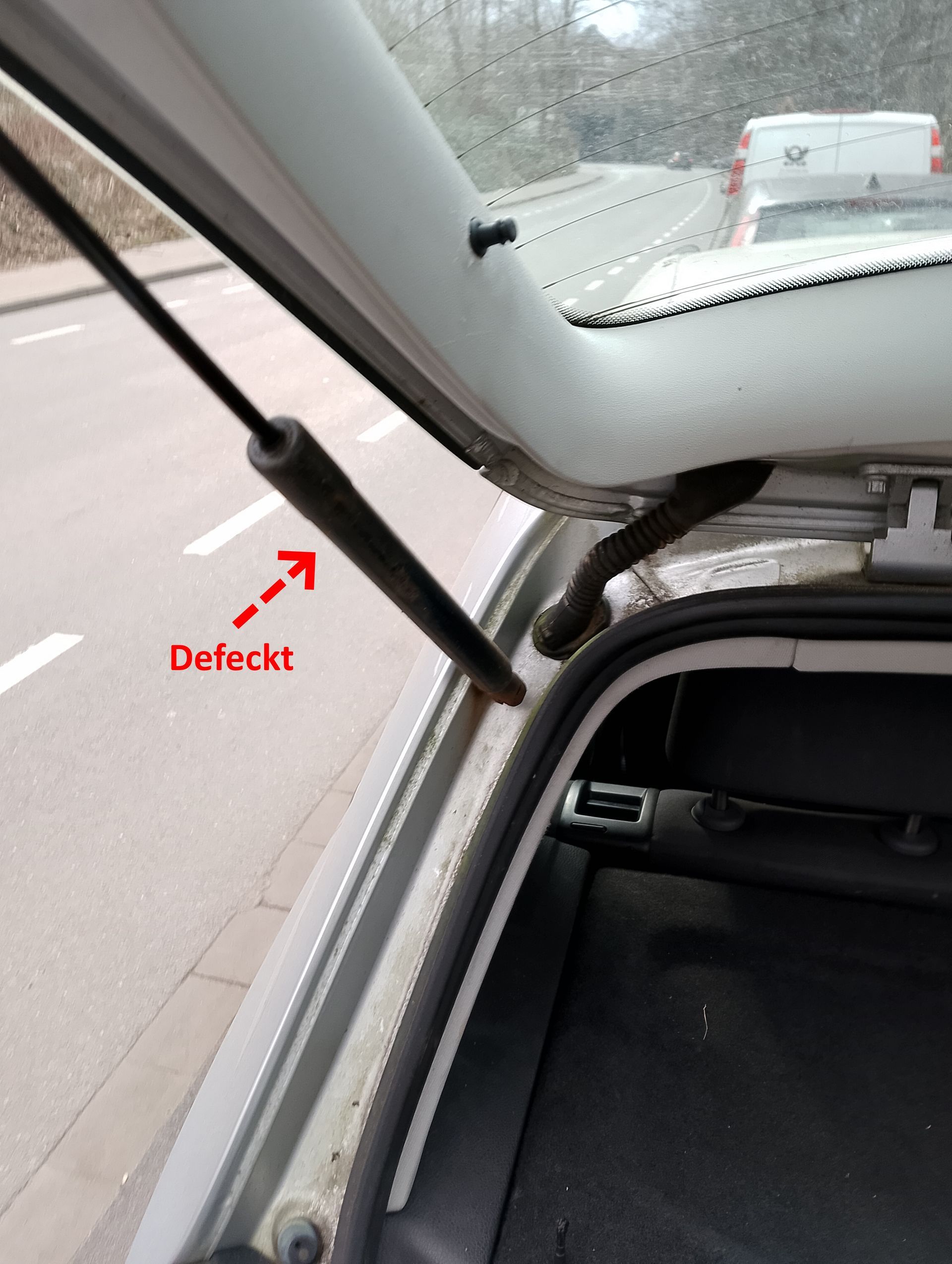 Golf 5 Limousine Baujahr 2004-Dämpfer Kofferraum Defekt