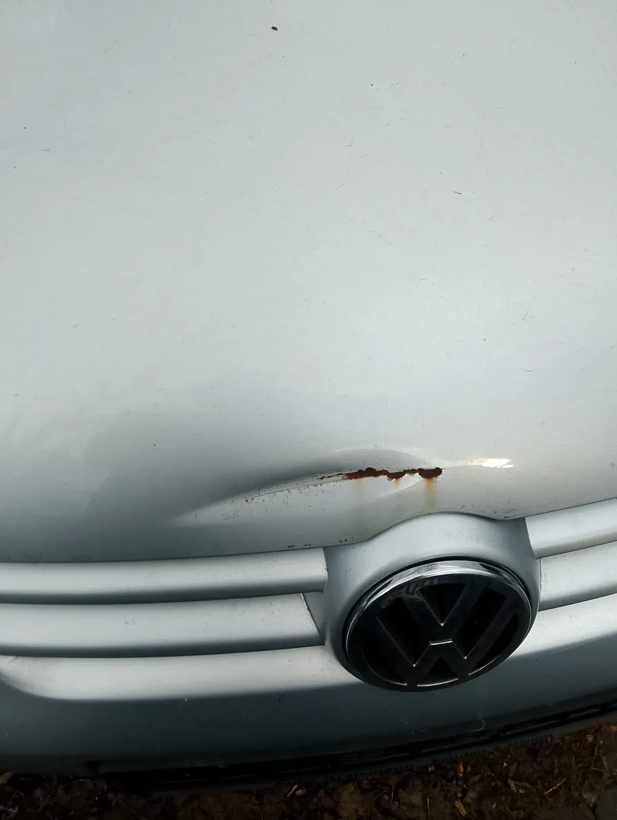 VW Golf5 Silber Baujahr 2004 5 Türer Motorhaube Beule Kratzer 