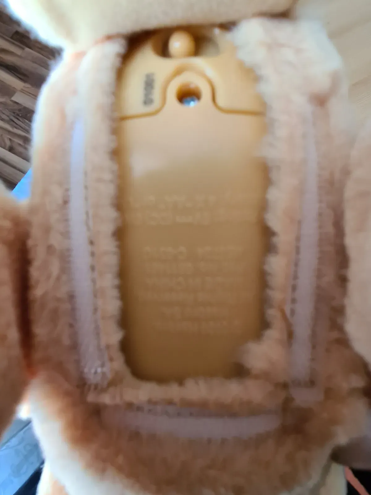 Farbe Hell Orange Sprechende Känguru-Puppe - Batteriefach.