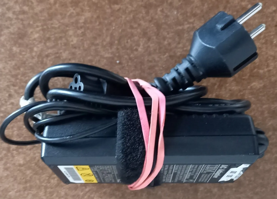 IBM-IBM-Notebook-Stromkabel-Rückseite-Modell-Stromkabel