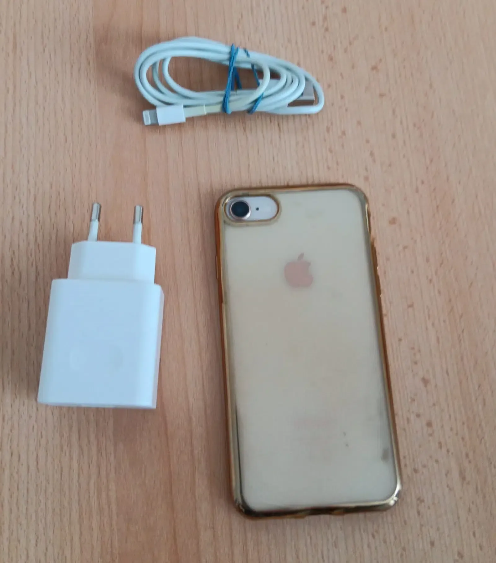 IPhone 8 Weiß Rückseite-Hülle-Ladekabel-USB Kabel