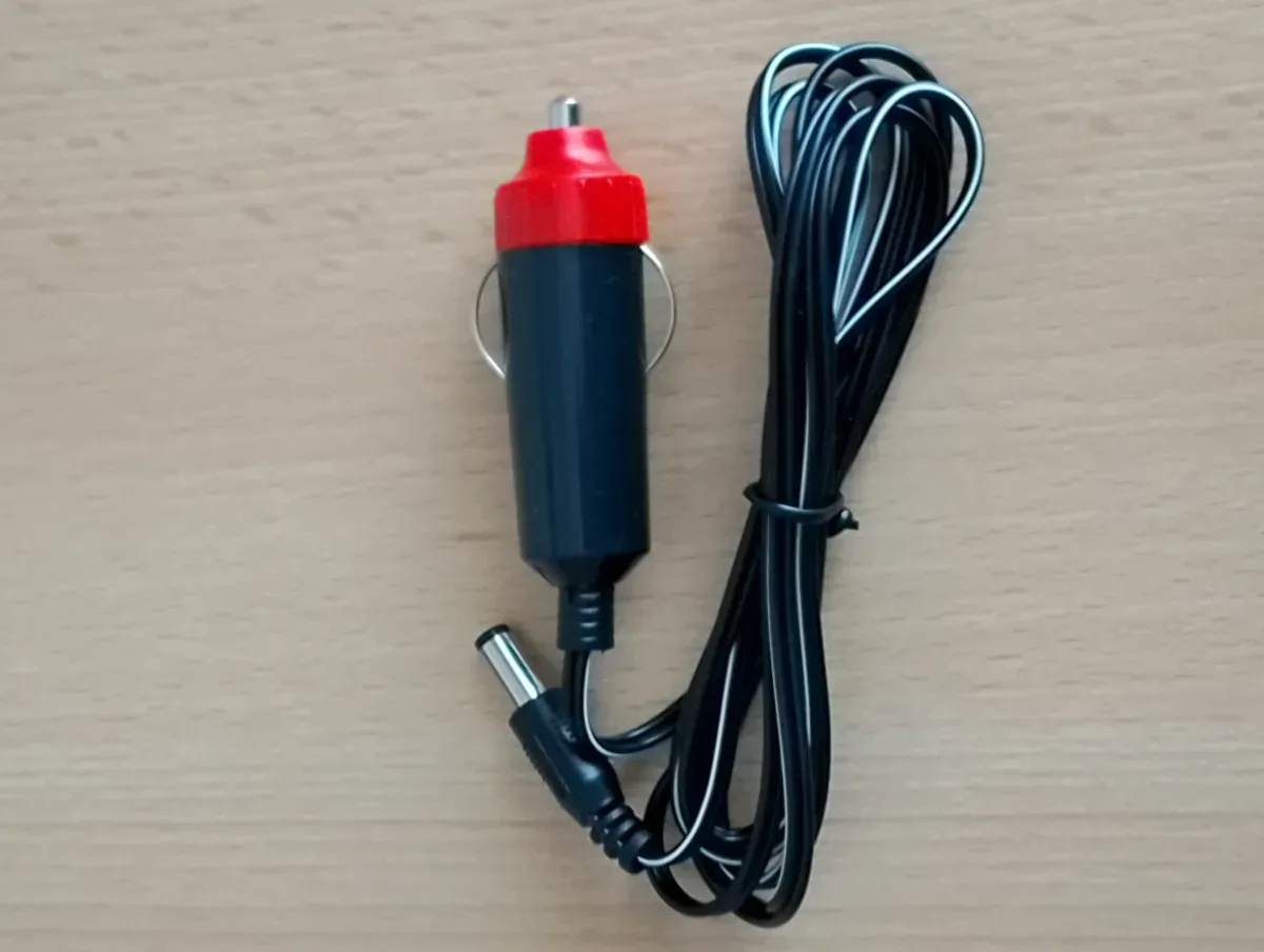 Schwarz Roter KFZ Ladekabel 12V – Zigarettenanzünder für Auto Geräte