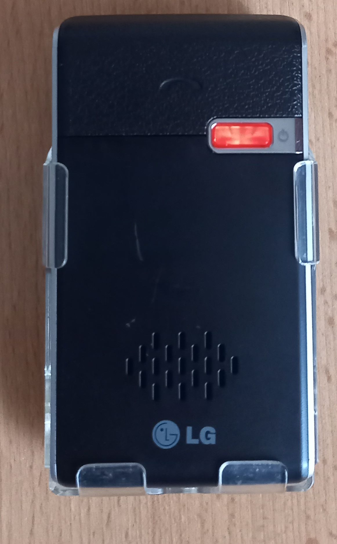 LG HFB-500 Bluetooth-Freisprecheinrichtung fürs Auto-Eingeschaltet-Rückseite