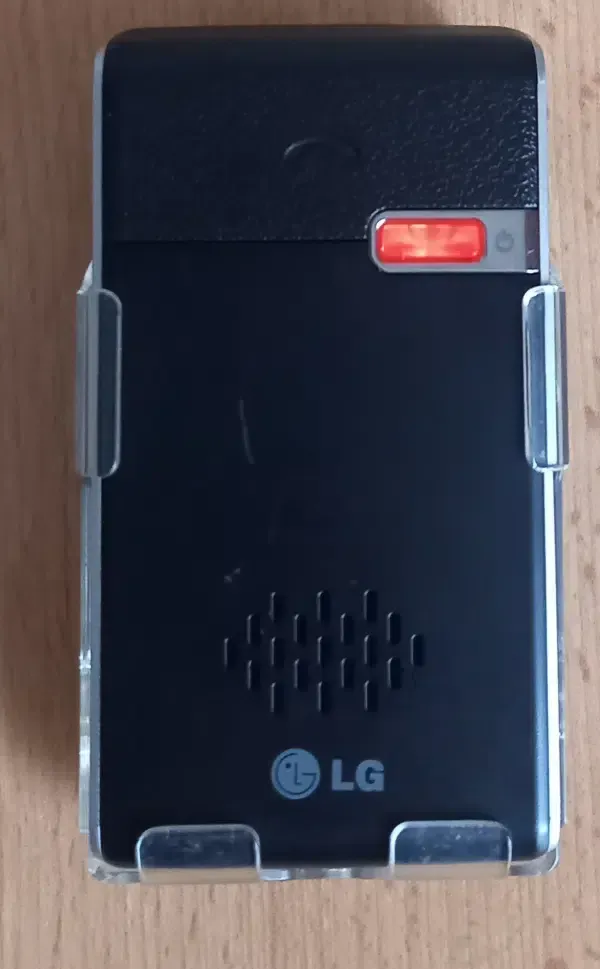 LG HFB-500 Bluetooth-Freisprecheinrichtung fürs Auto-Eingeschaltet-Rückseite