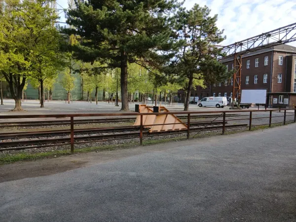 Bereich mit Bänken im Landschaftspark