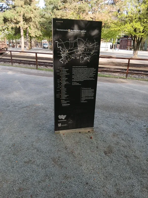Infoschild mit Beschreibung im Landschaftspark