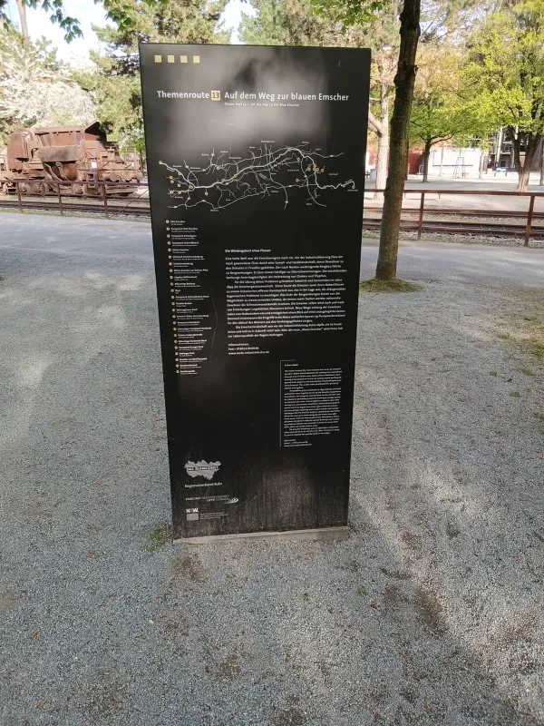 Infotafel mit Beschreibung im Landschaftspark
