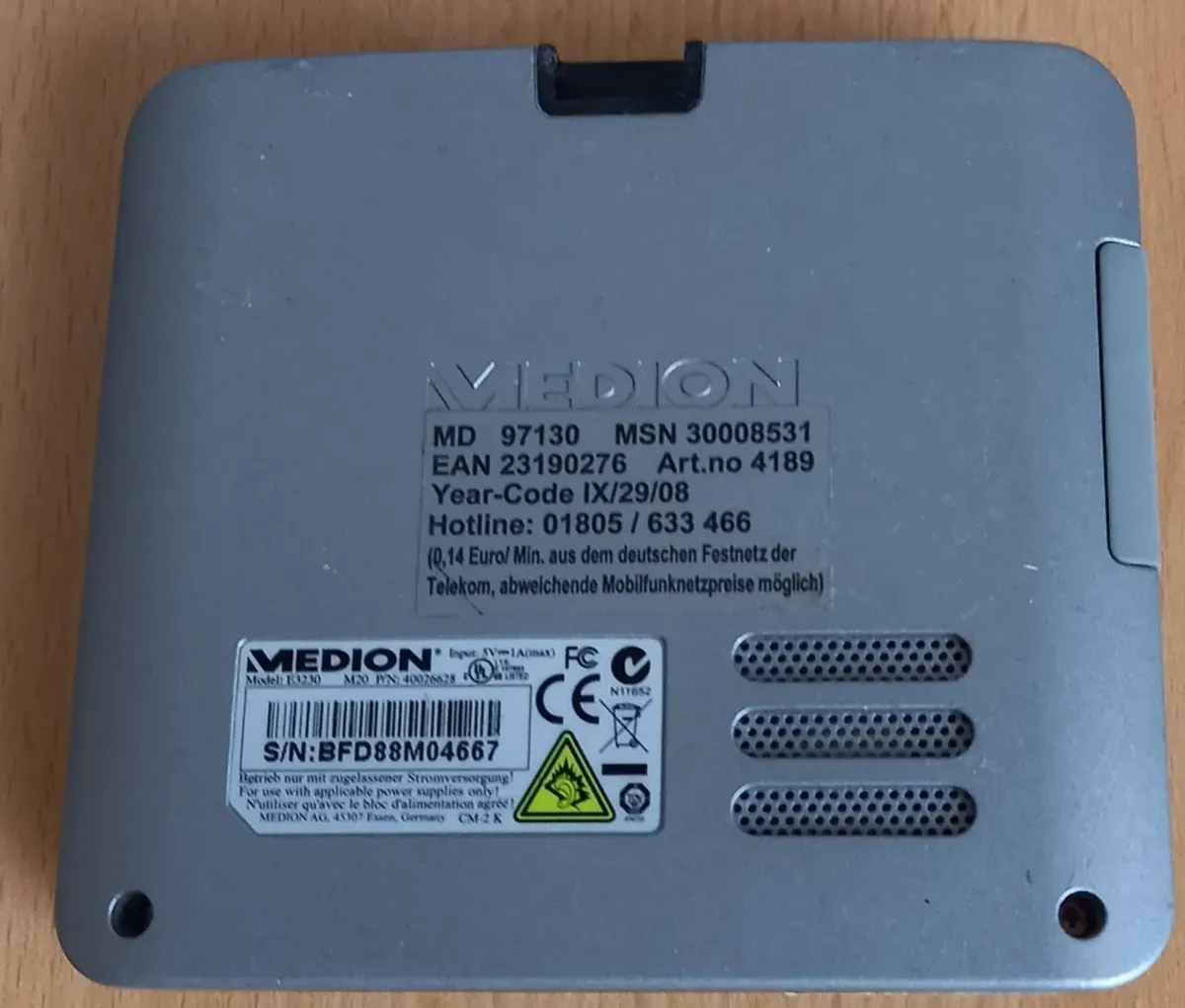 Medion Navi 97130 Rückseite zeigt Modell Name an. Gebraucht 