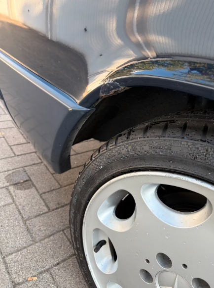 Mercedes Benz 190 2.6-Baujahr 1991-Blau-Front