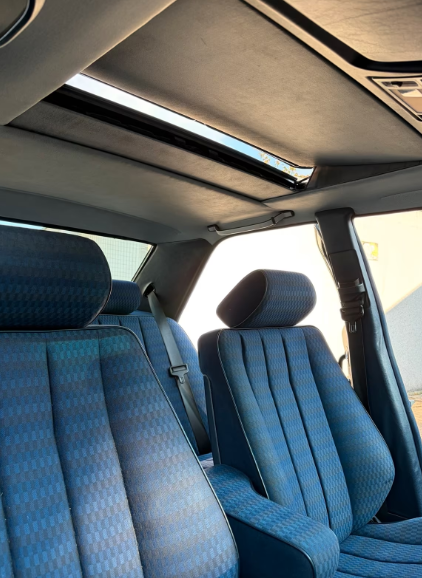 Mercedes Benz 190 2.6-Baujahr 1991-Blau-Sitze-Heck-Schiebedach