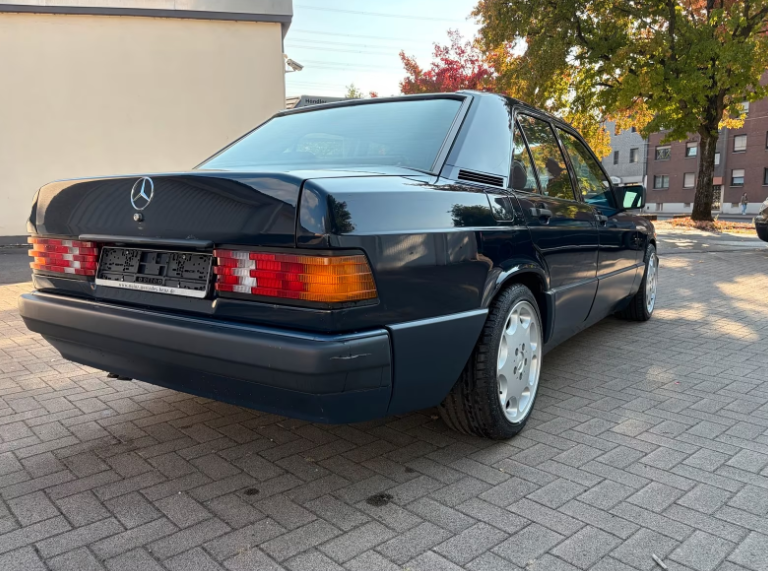 Mercedes Benz 190 2.6-Baujahr 1991-Blau-met-Heck