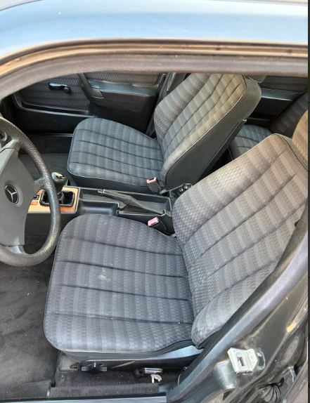 Mercedes Benz 190-Baujahr 1992-Fahrer-Beifahrer-Sitze