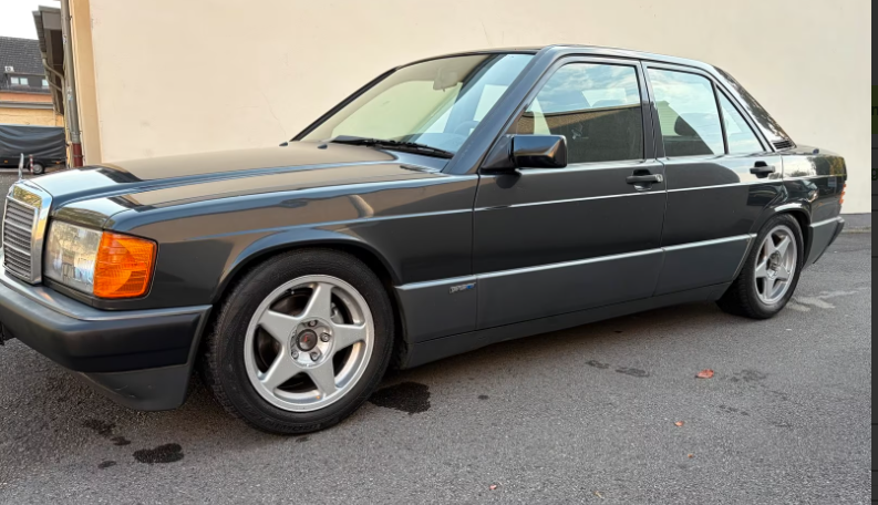 Mercedes Benz 190-Baujahr 1992-Schwarz-Fahrerseite