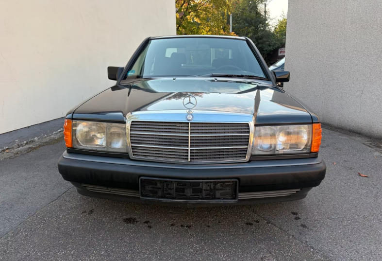 Mercedes Benz 190-Baujahr 1992-Schwarz-Front