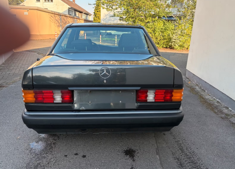 Mercedes Benz 190-Baujahr 1992-Schwarz-Heck