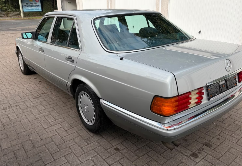 Mercedes Benz 300 SE W126-Baujahr 1990-Fahrerseite Heck
