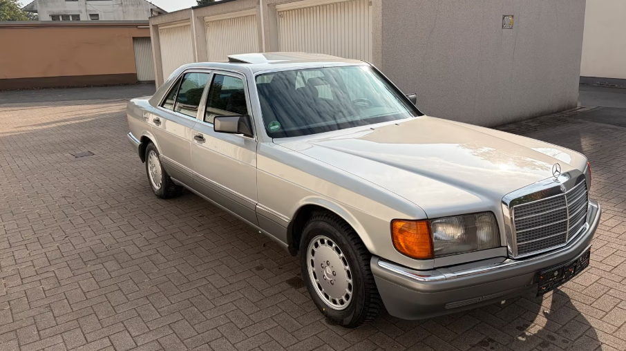 Mercedes Benz 300 SE W126-Baujahr 1990-Front-Beifahrerseite