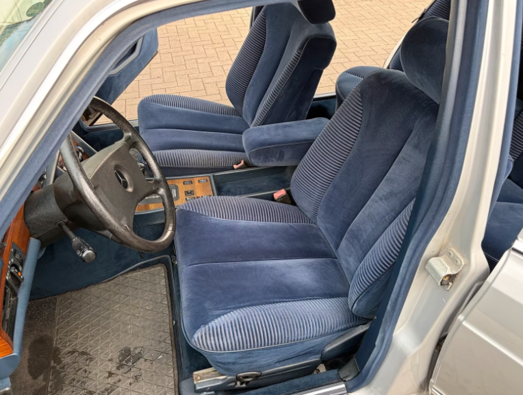 Mercedes Benz 300 SE W126-Baujahr 1990-Vordersitze Stoff