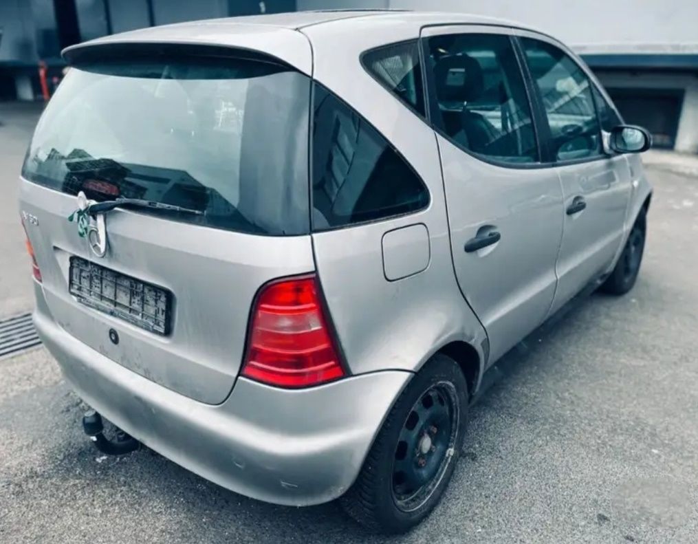Mercedes Benz A Klasse 160-Baujahr 1999-Silber-Heck-Beifahrerseite
