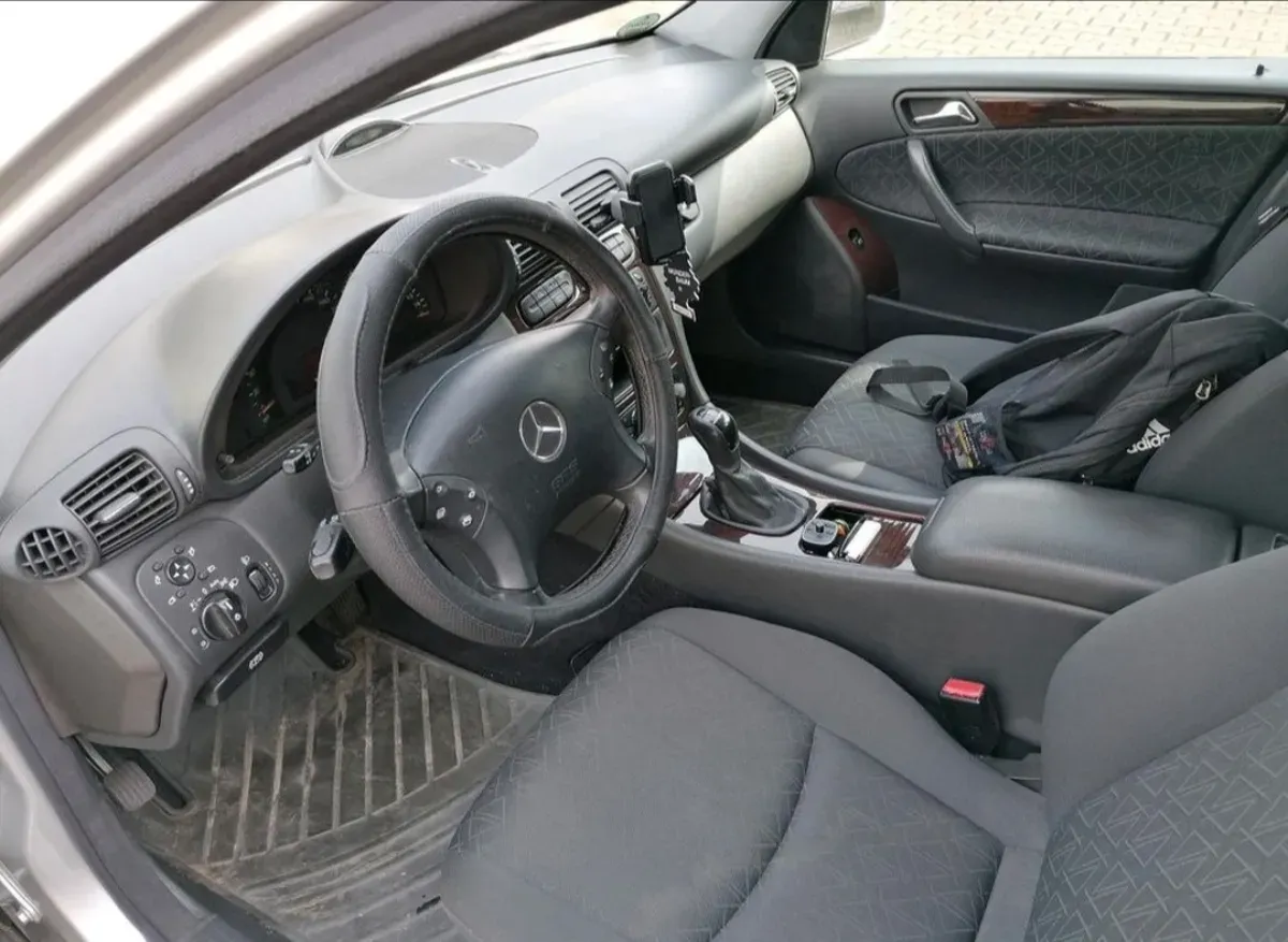 Mercedes Benz C180 Kombi Baujahr 2004 Innenraum Sitze Stoff Radio - Schalthebel