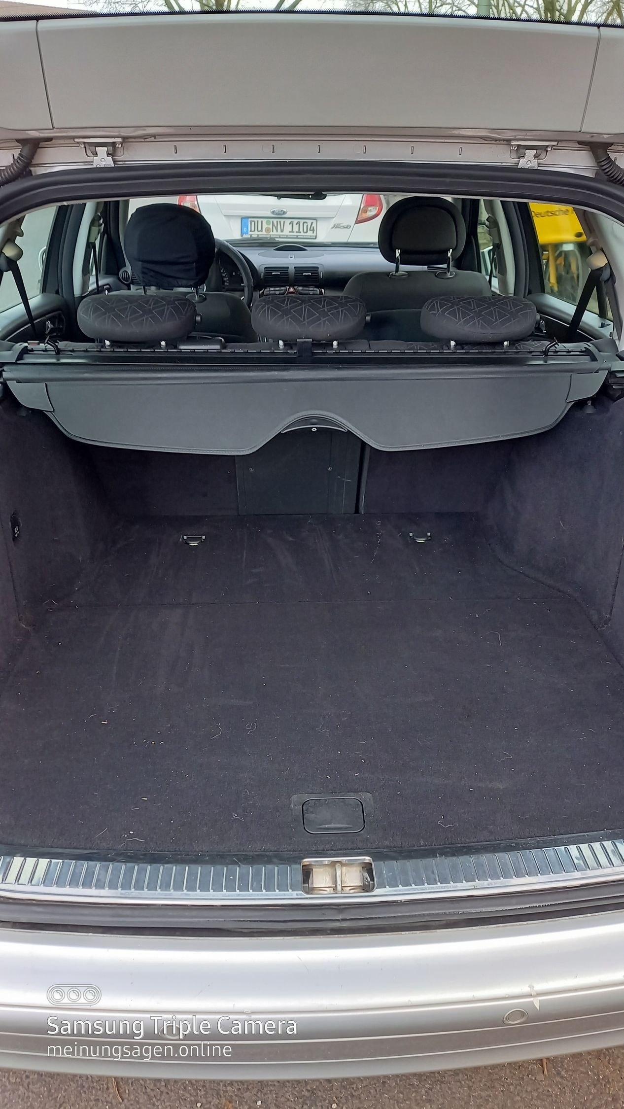 Mercedes Benz C 180 Kombi-Baujahr 2004-Silber-Kofferraum Offen