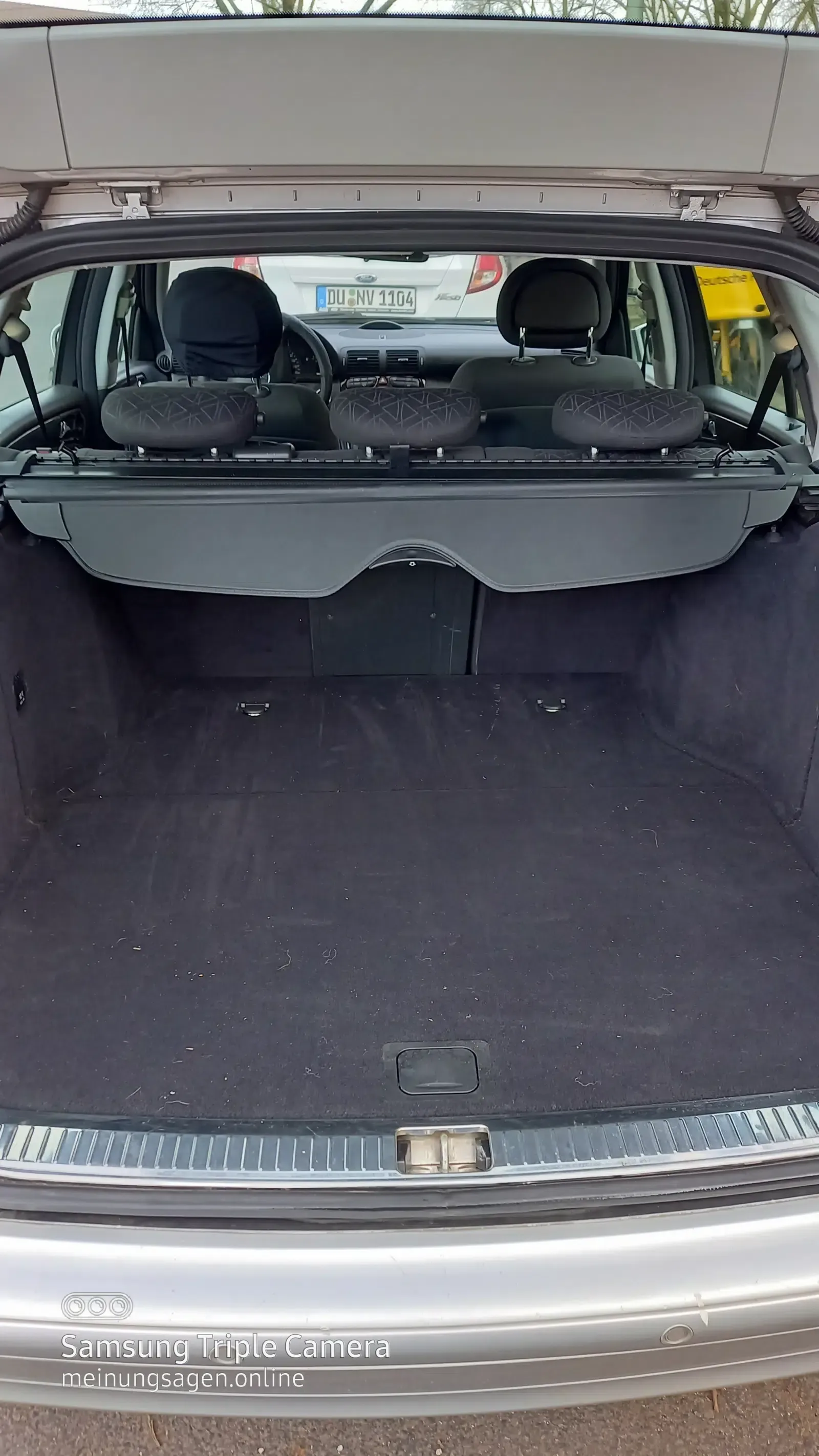 Mercedes Benz C 180 Kombi-Baujahr 2004-Silber-Kofferraum Offen