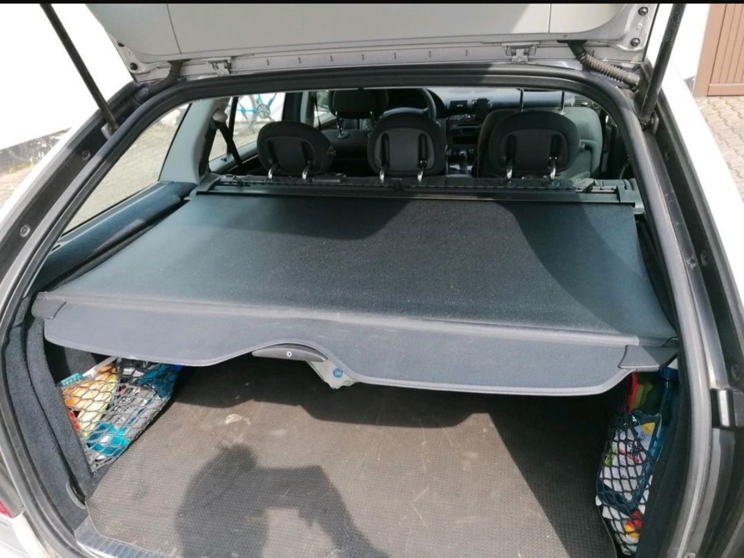 Mercedes Benz C 180 Kombi-Baujahr 2004-Silber-Kofferraum