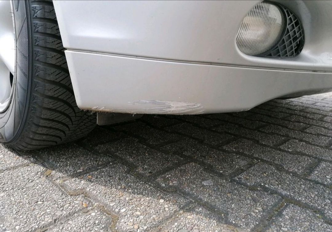 Mercedes Benz C 180 Kombi-Baujahr 2004-Silber-Nebelscheinwerfer-Kratzer