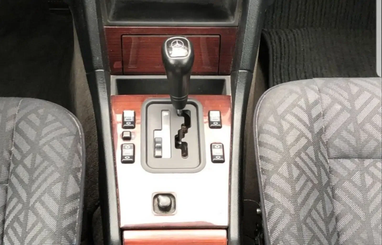 Mercedes Benz C180-Baujahr 1998-Limousine-Blau-Automatikgetriebe-Sitze