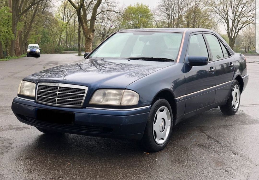Mercedes Benz C180-Baujahr 1998-Limousine-Blau-Front-Beifahrerseite