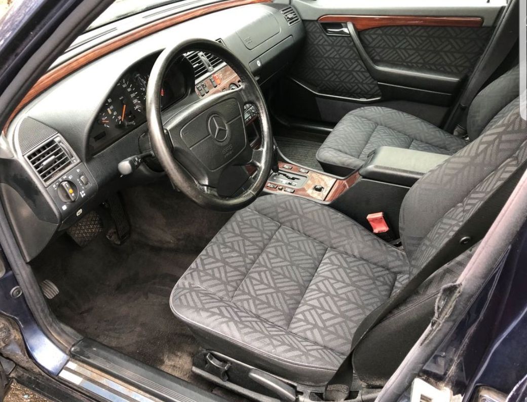 Mercedes Benz C180-Baujahr 1998-Limousine-Fahrerseite-Sitze Stoff-Lenkrad