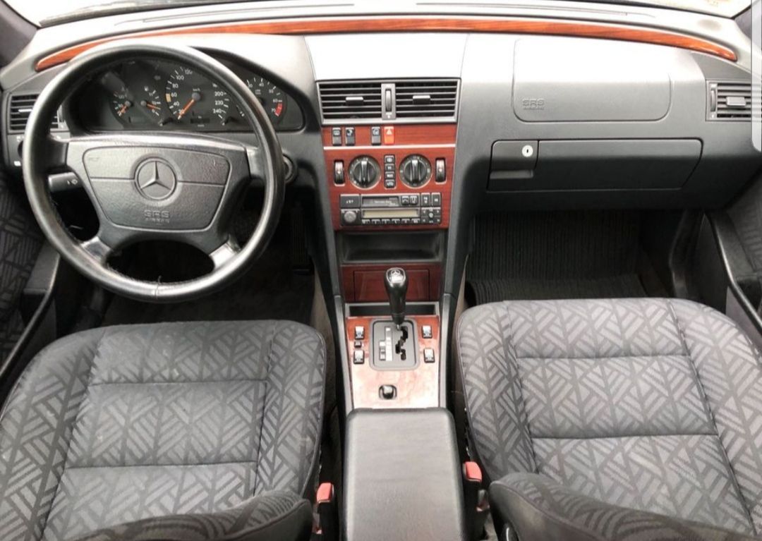 Mercedes Benz C180-Baujahr 1998-Limousine-Sitze Stoff Vorn
