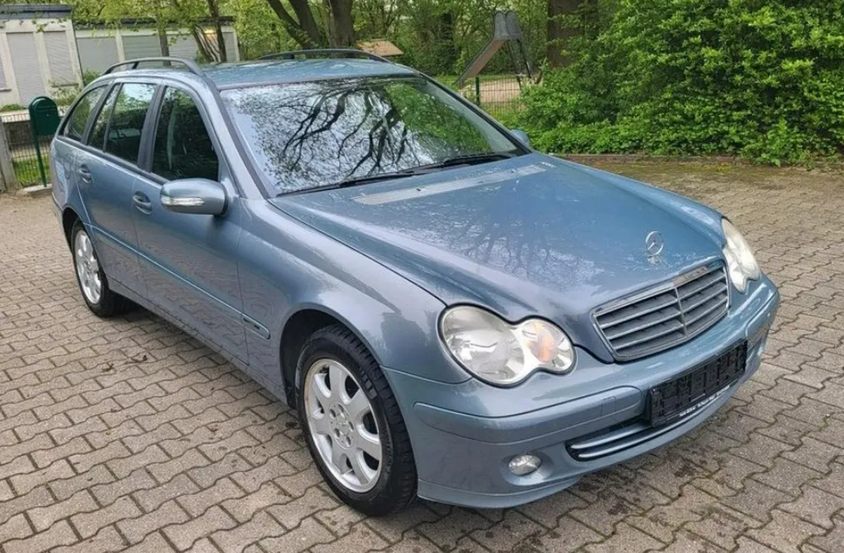 Mercedes C240 T-Modell - Blau – Baujahr 2004 Beifahrerseite 