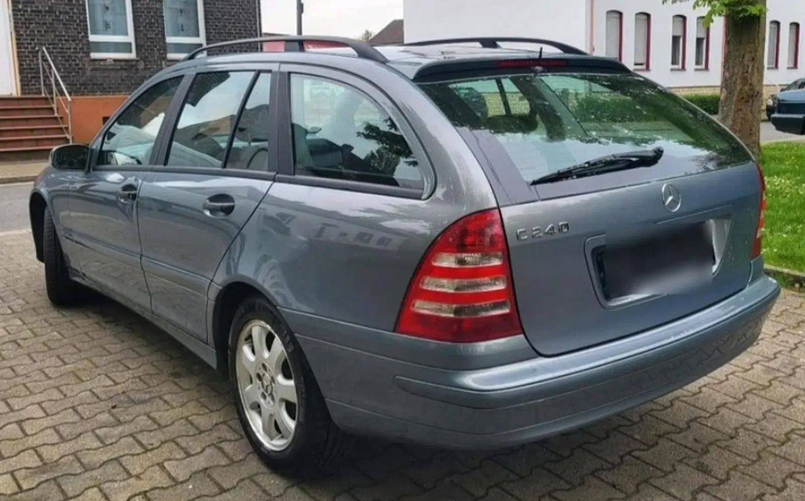 Mercedes Benz C240 Kombi-Baujahr 2004-Fahrerseite-Heck