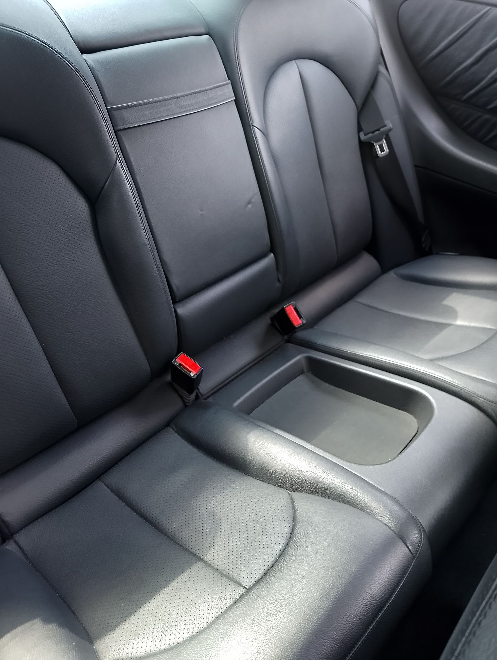 Mercedes Benz CLK 200 Kompressor-Baujahr 2003-Heck Sitze Leder