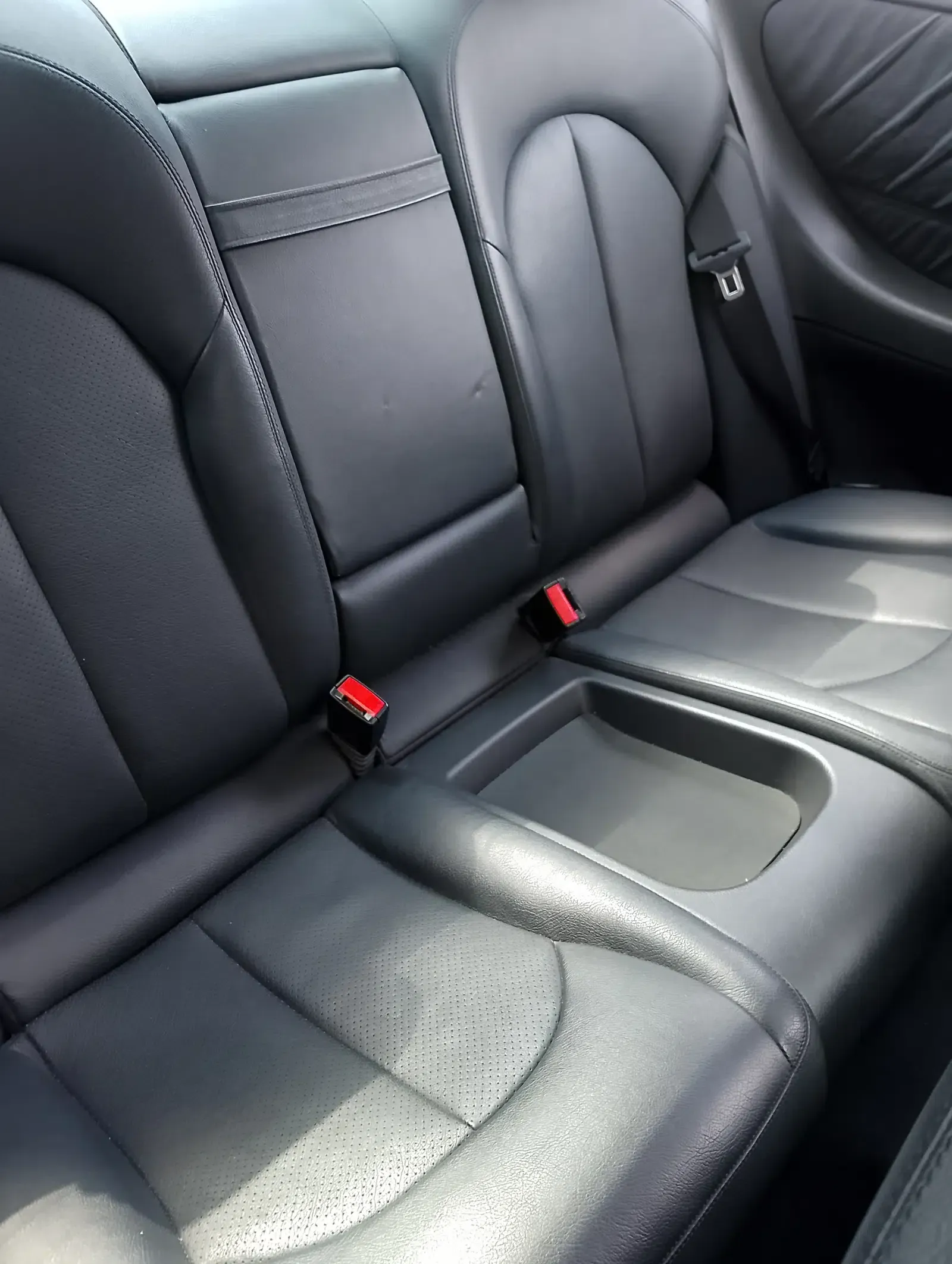 Mercedes Benz CLK 200 Kompressor-Baujahr 2003-Heck Sitze Leder