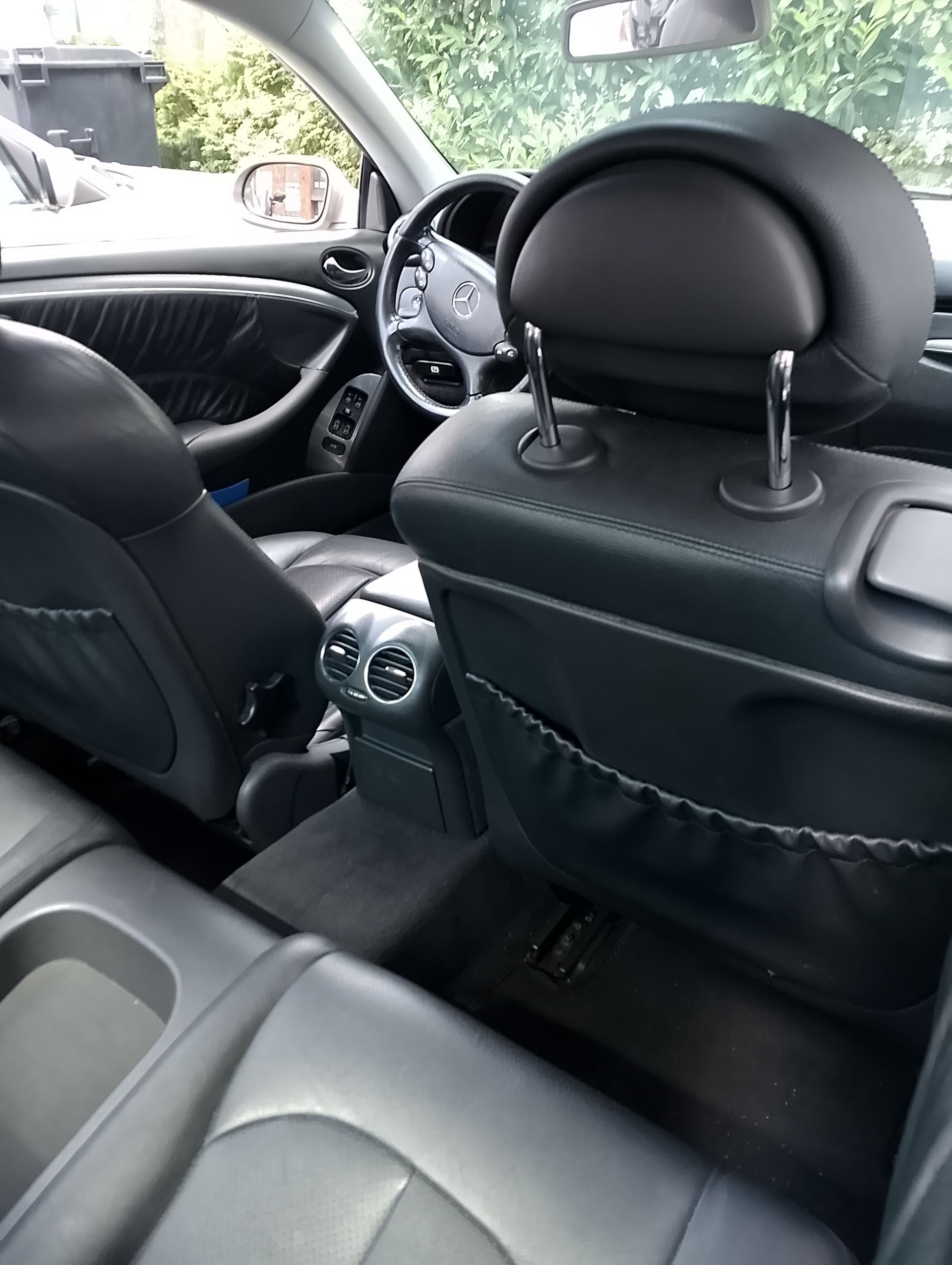 Mercedes Benz CLK 200 Kompressor-Baujahr 2003-Kopfstützen-Front