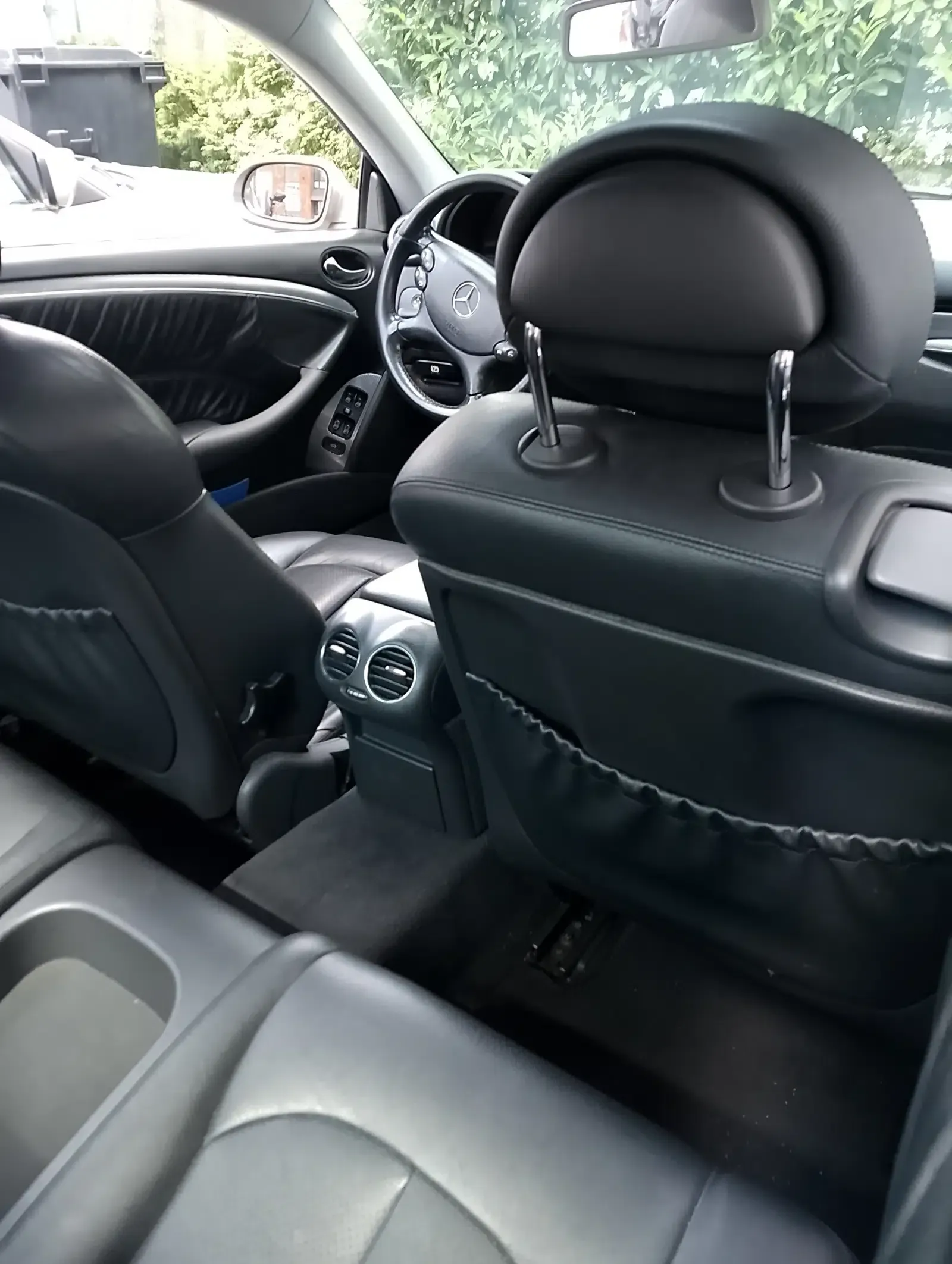 Mercedes Benz CLK 200 Kompressor-Baujahr 2003-Kopfstützen-Front