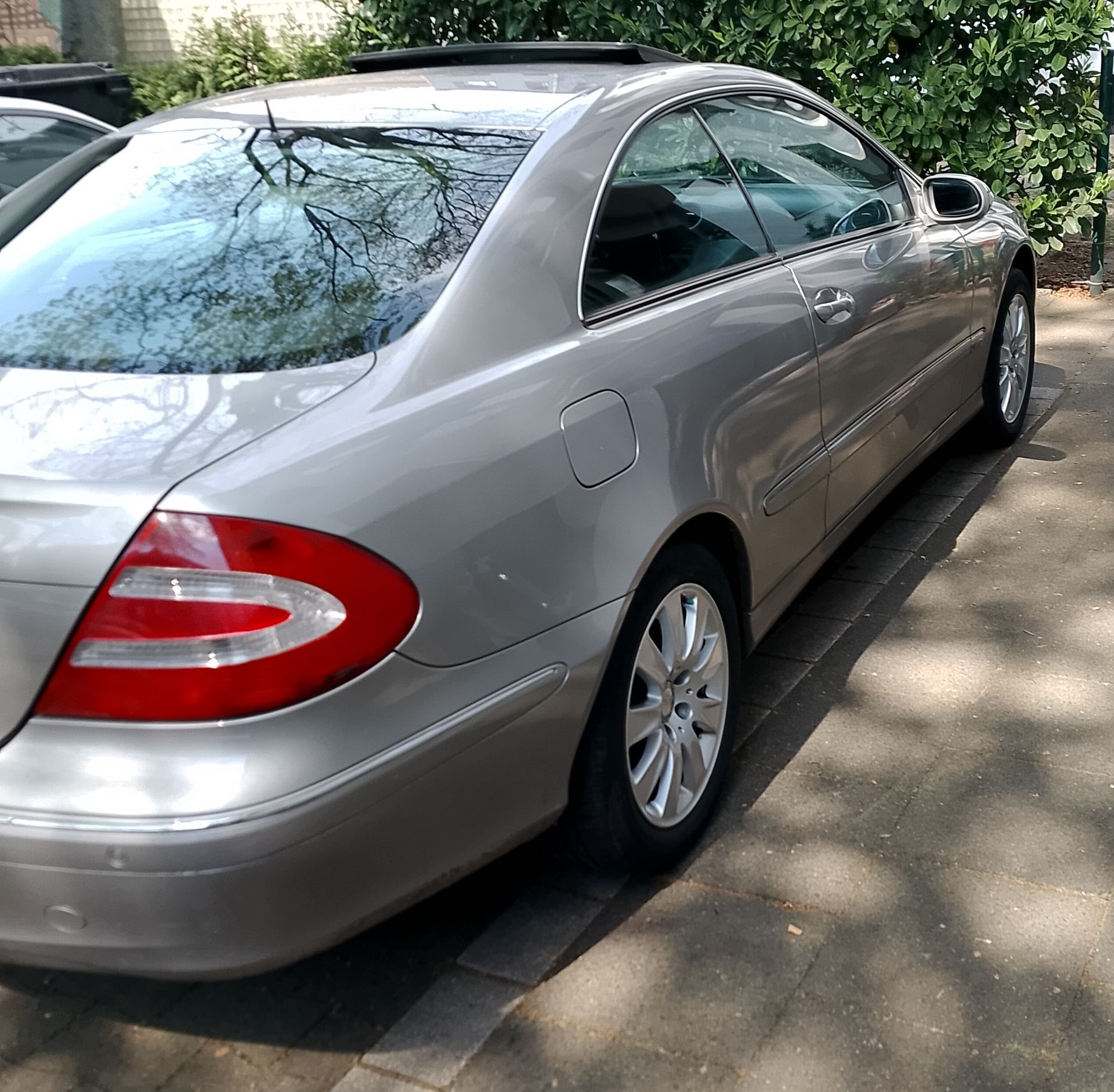 Mercedes Benz CLK 200 Kompressor-Baujahr 2003-Silbergrau-Beifahrerseite-Heck