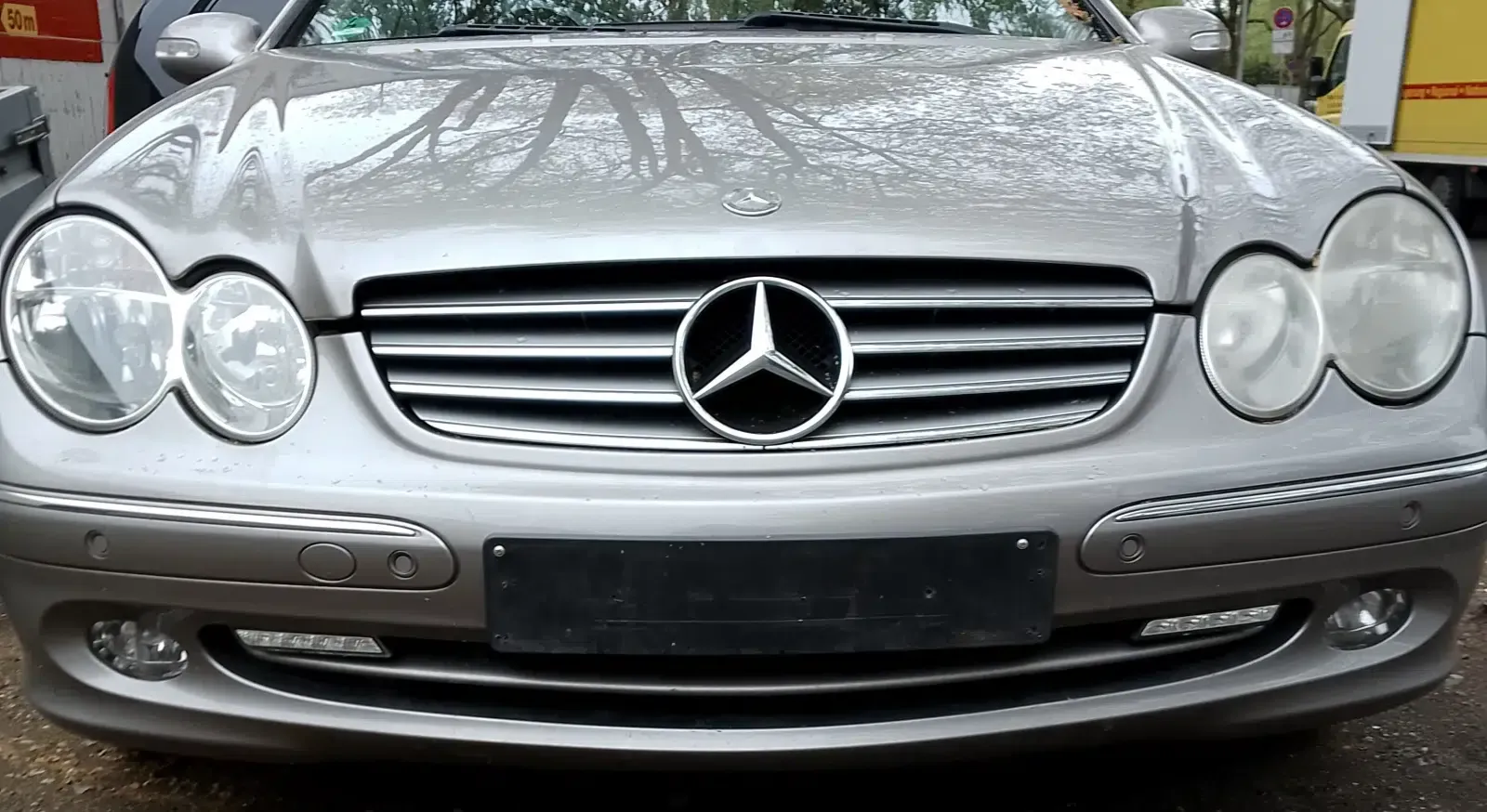 Mercedes Benz CLK 200 Kompressor-Baujahr 2003-SilbergrauFront-Grill