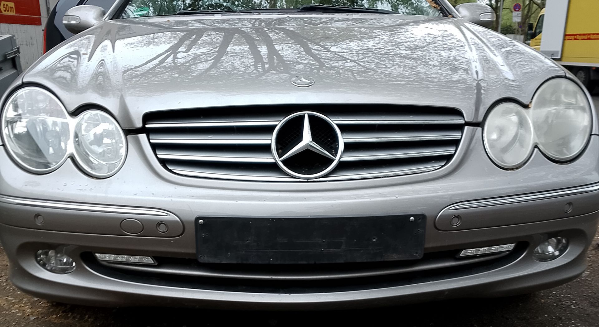 Mercedes Benz CLK 200 Kompressor-Baujahr 2003-SilbergrauFront-Grill