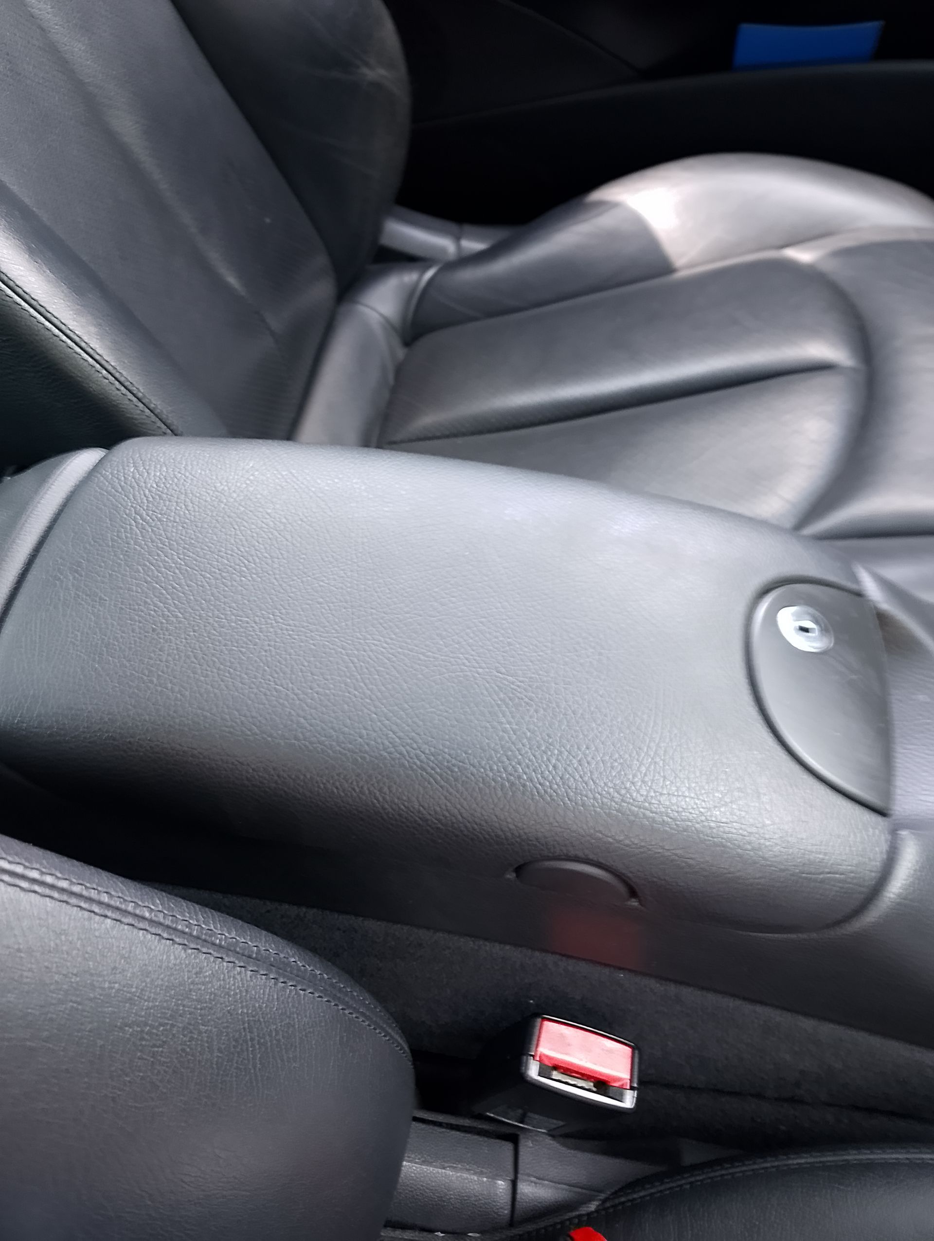 Mercedes Benz CLK 200 Kompressor-Baujahr 2003-Sitze Leder-Armlehne