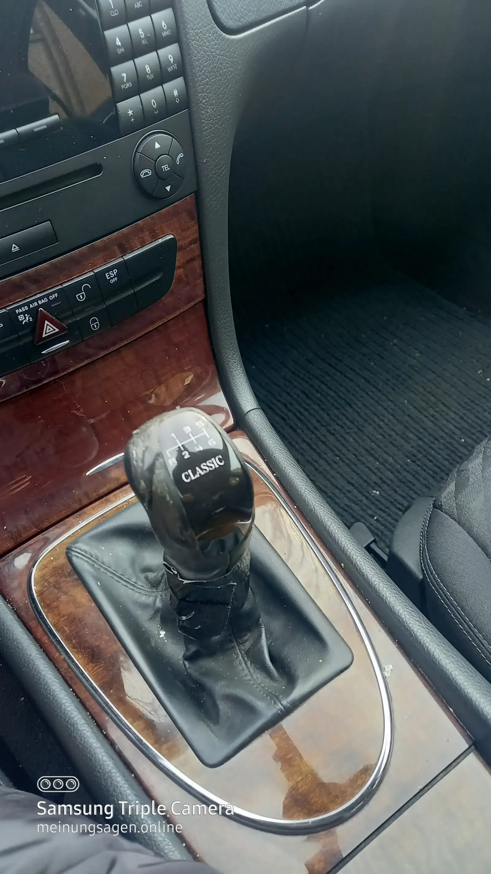 Mercedes Benz E200 CDI-Baujahr 2004 -Schalthebel-Radio