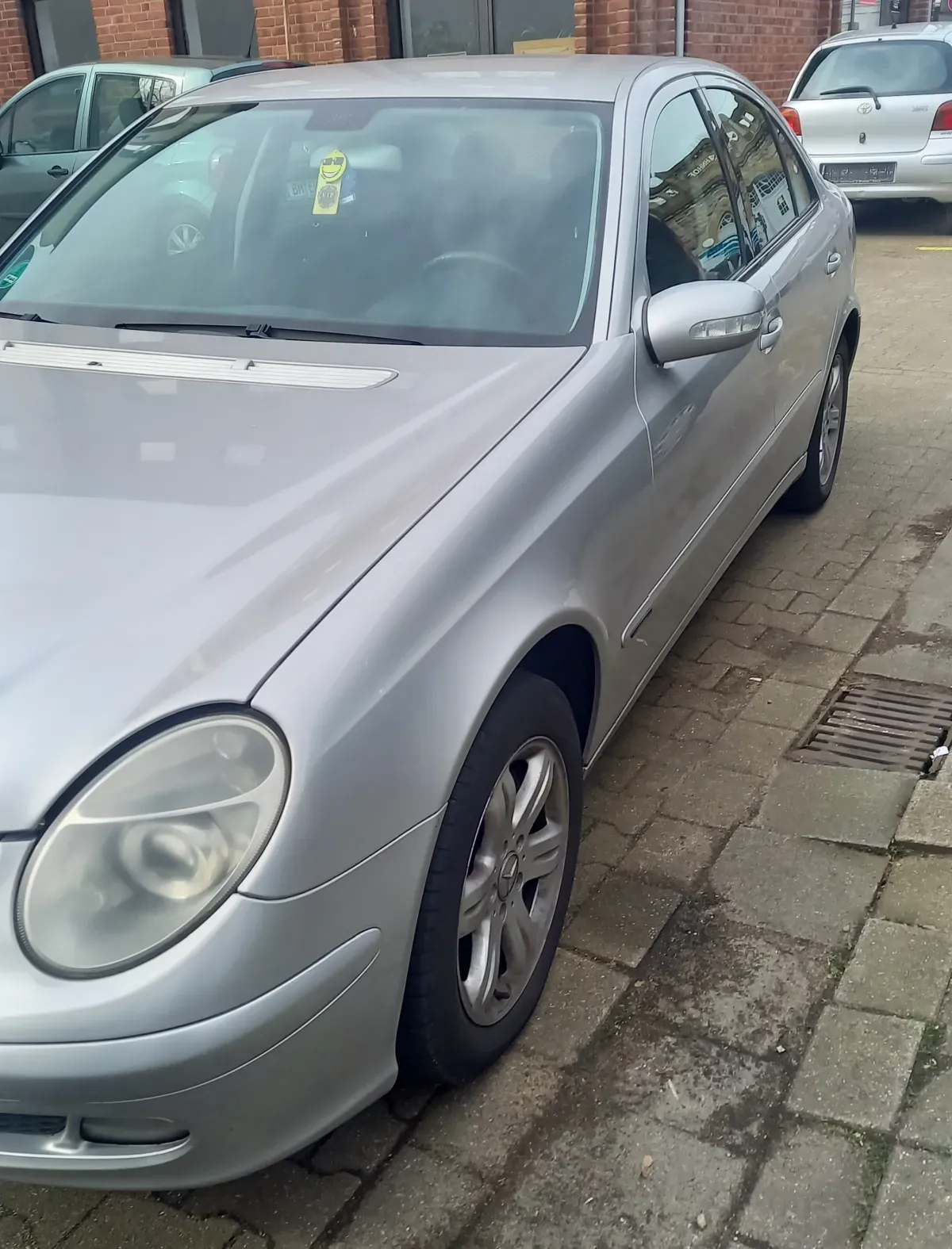 Mercedes Benz E220 CDI  - Silber – Baujahr 02/2004 - Fahrerseite Front 