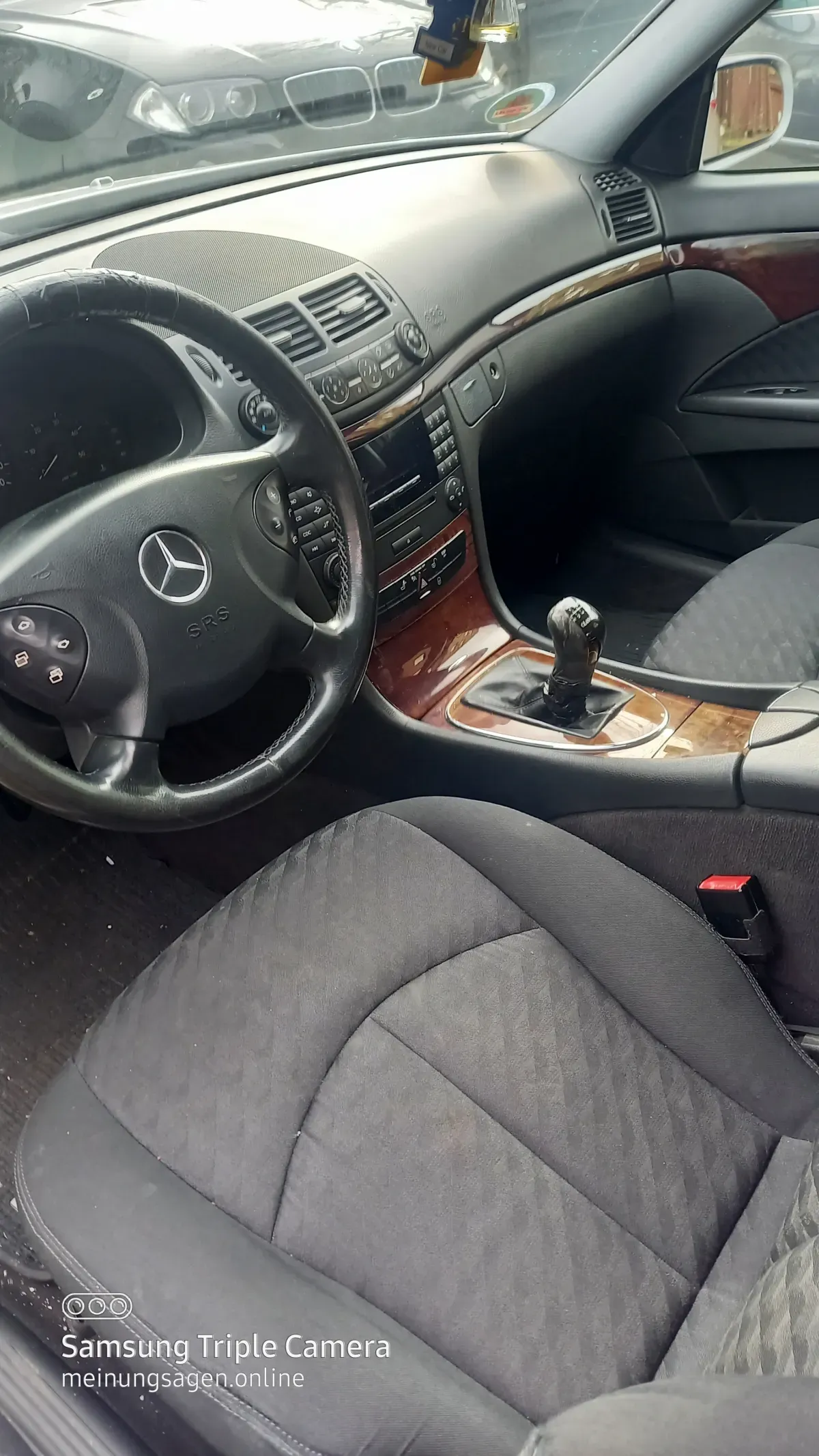 Mercedes Benz E220 CDI  - Silber – Baujahr 02/2004 - Innenraum Sitze Lenker