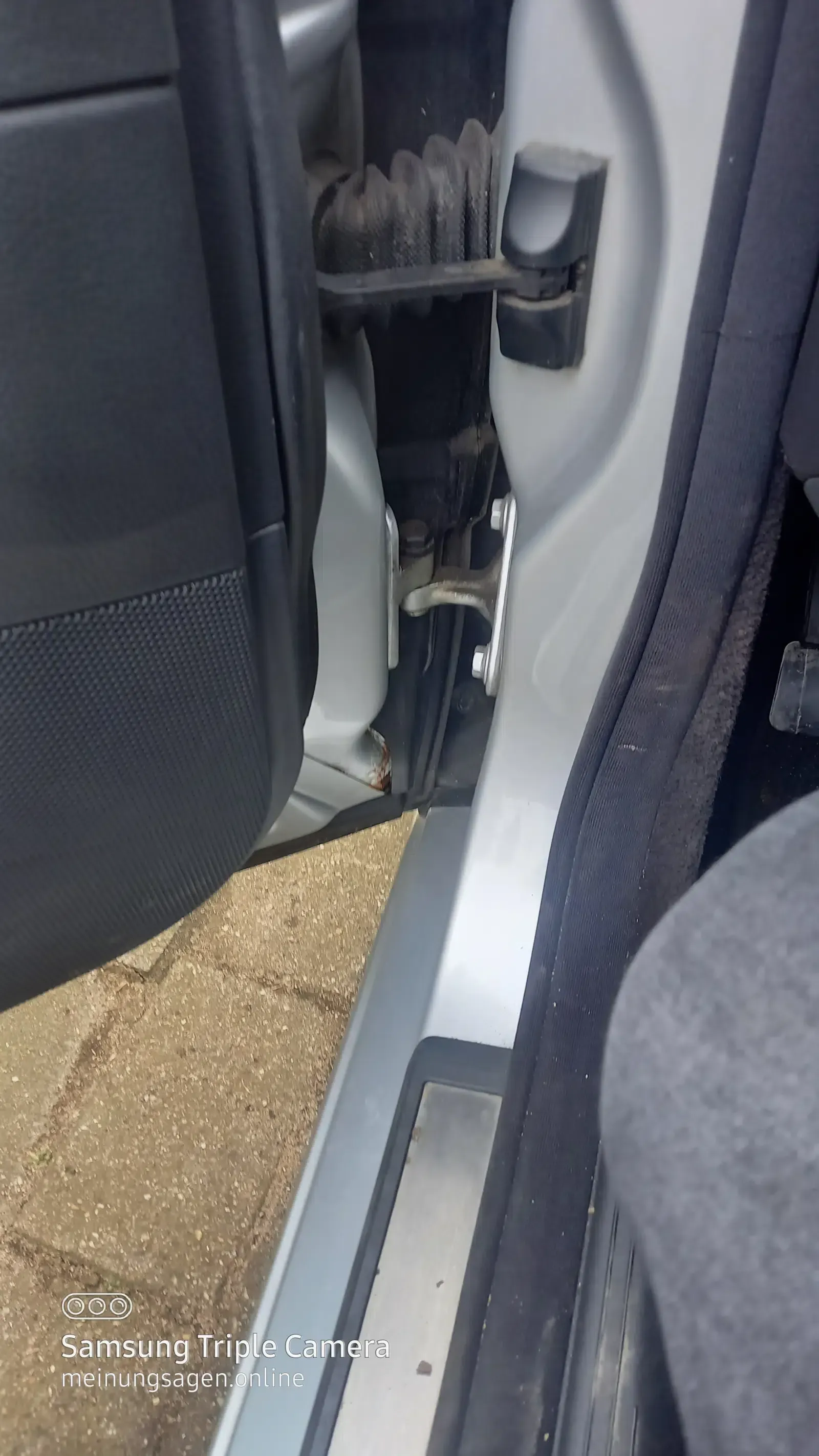 Mercedes Benz E200 CDI-Baujahr 2004 -Silber-Leiste-Tür