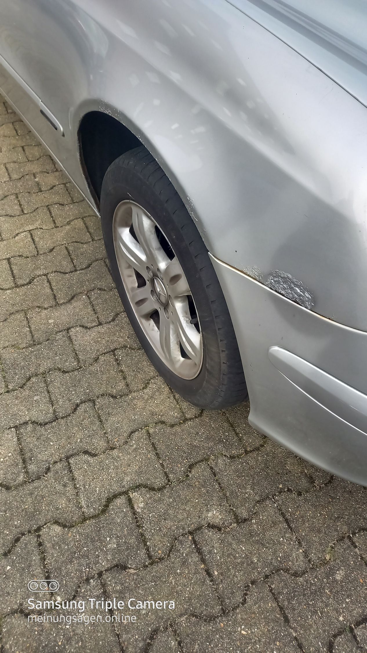 Mercedes Benz E200 CDI-Baujahr 2004 -Silber-Reifen-Felge