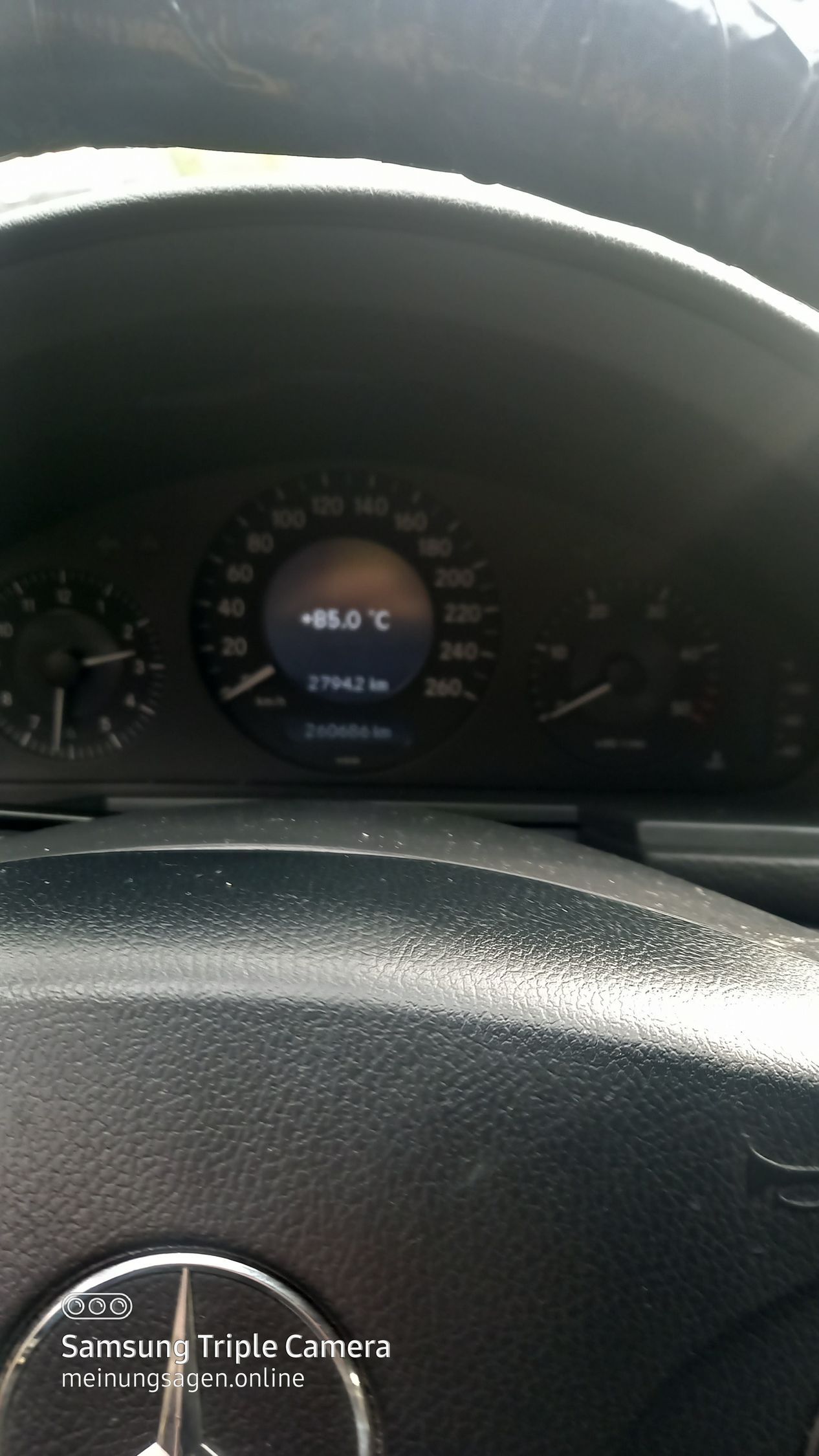 Mercedes Benz E200 CDI-Baujahr 2004 -Tacho-Display-Lenkrad