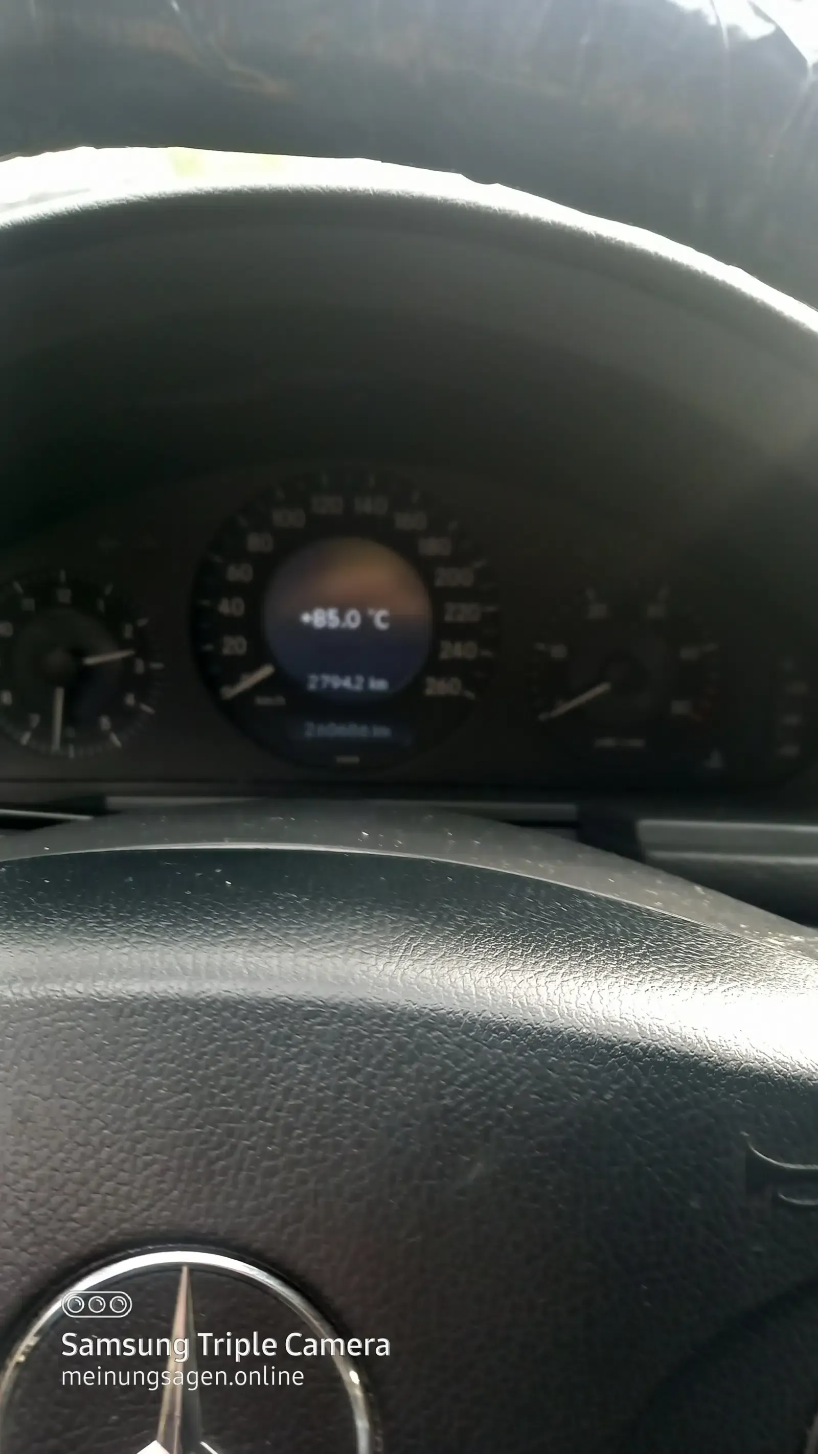 Mercedes Benz E200 CDI-Baujahr 2004 -Tacho-Display-Lenkrad